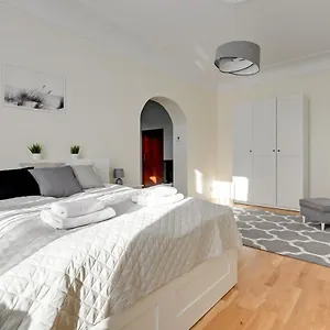 Lion - Palermo Spacious Family 3 Min Walk From The Apartament